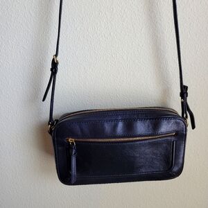 Vintage Coach Black Leather Crossbody Bag In Exelent Condition.